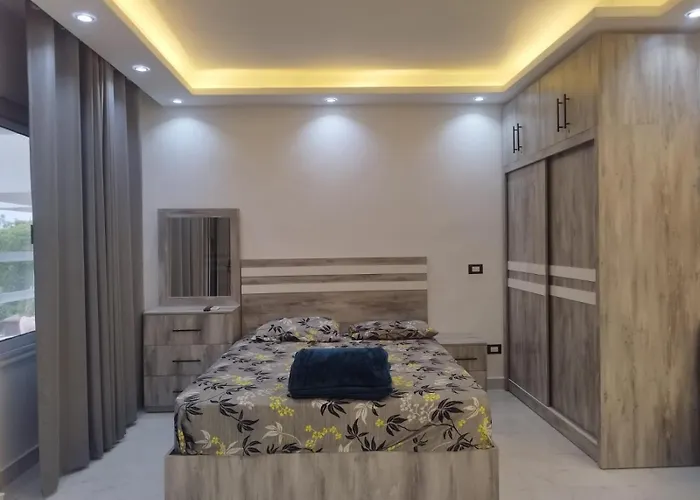 Criss Hostel- Center *